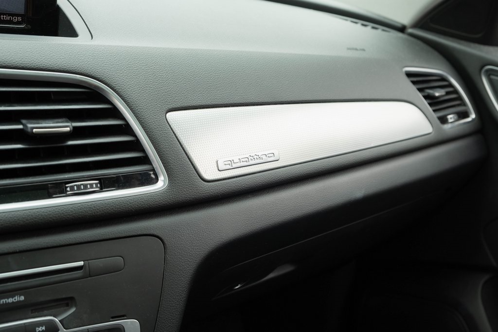 Vehicle image 16 of 32