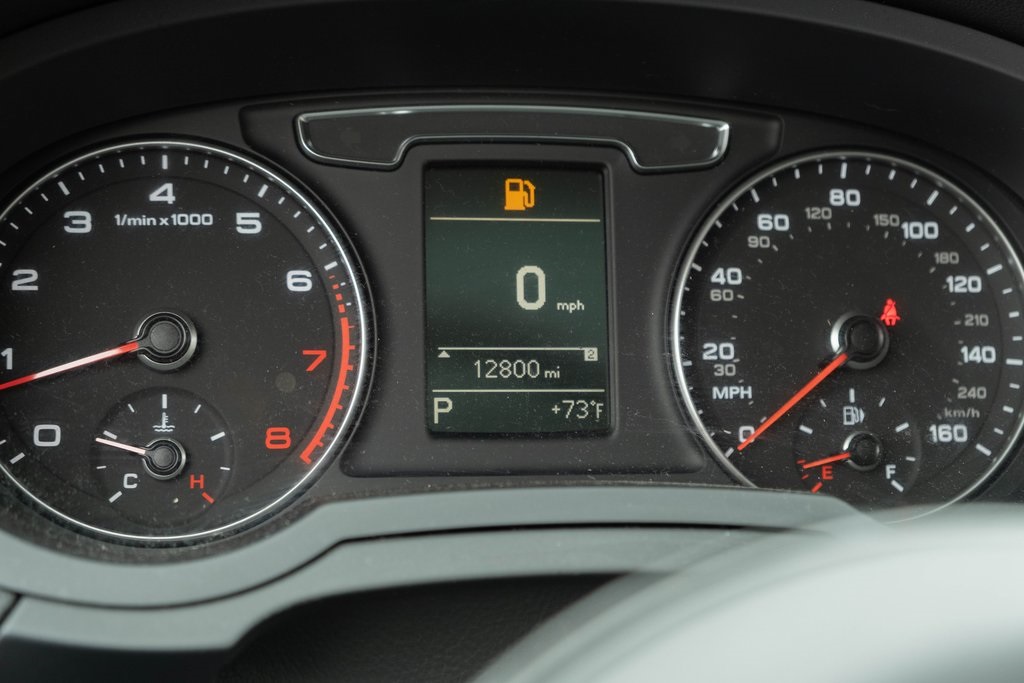 Vehicle image 14 of 32