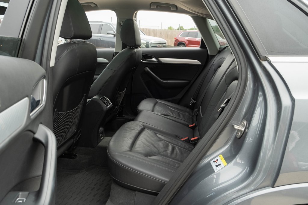 Vehicle image 11 of 32