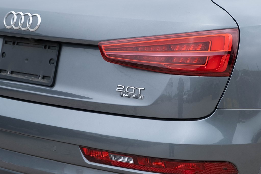Vehicle image 24 of 32
