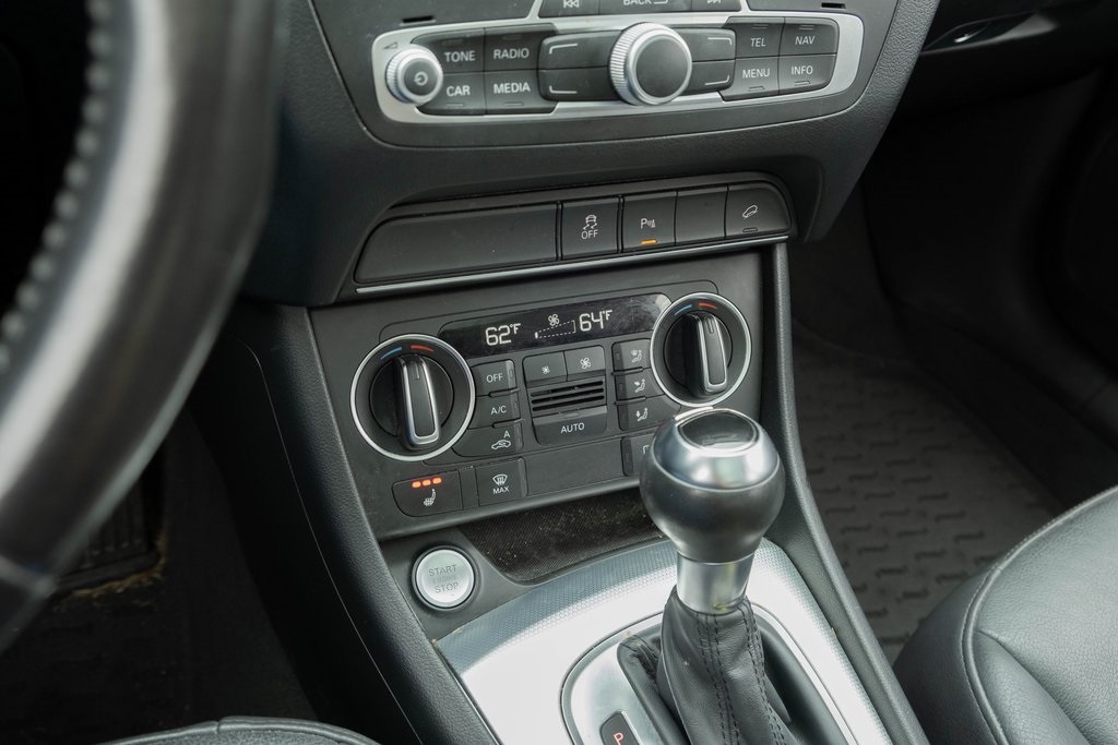 Vehicle image 18 of 32