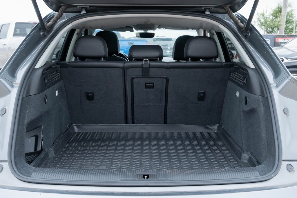 Vehicle image 7 of 32