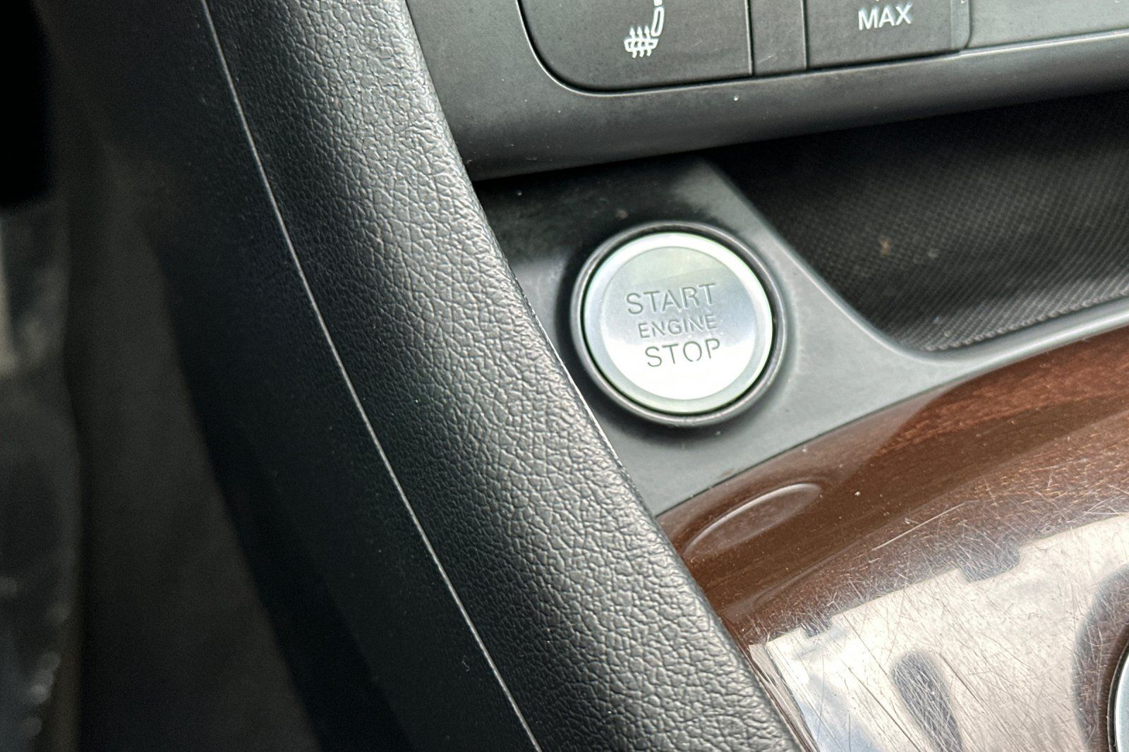 Vehicle image 23 of 34