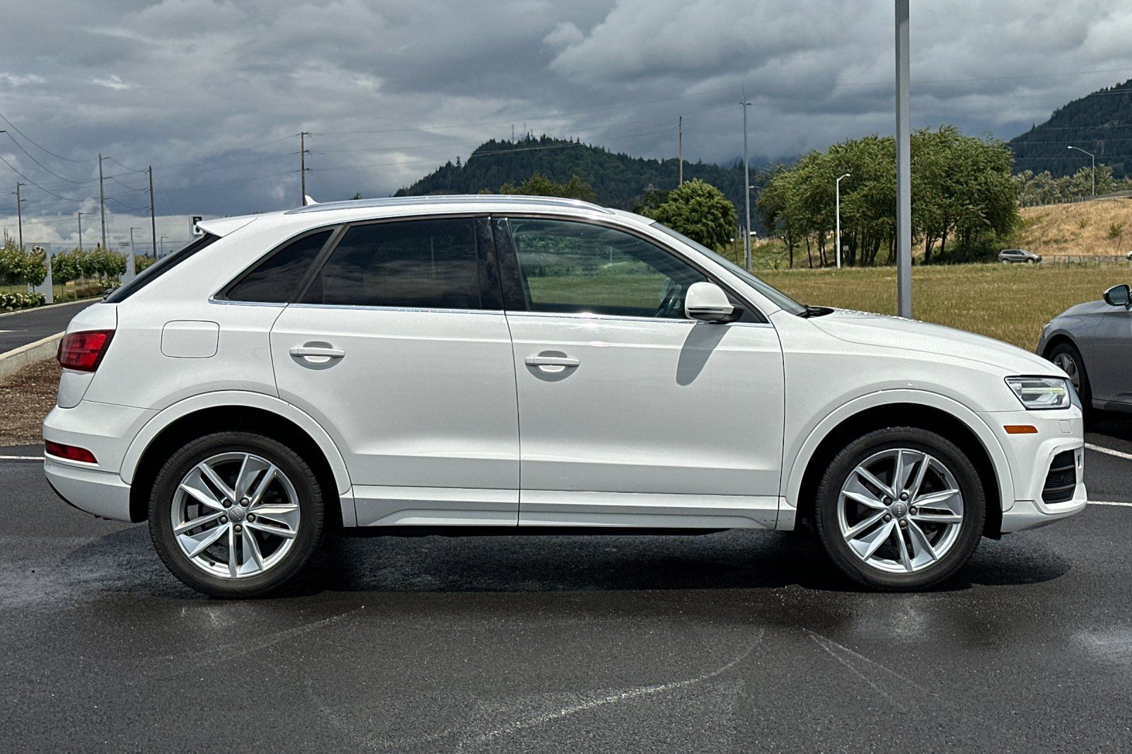 Vehicle image 4 of 34