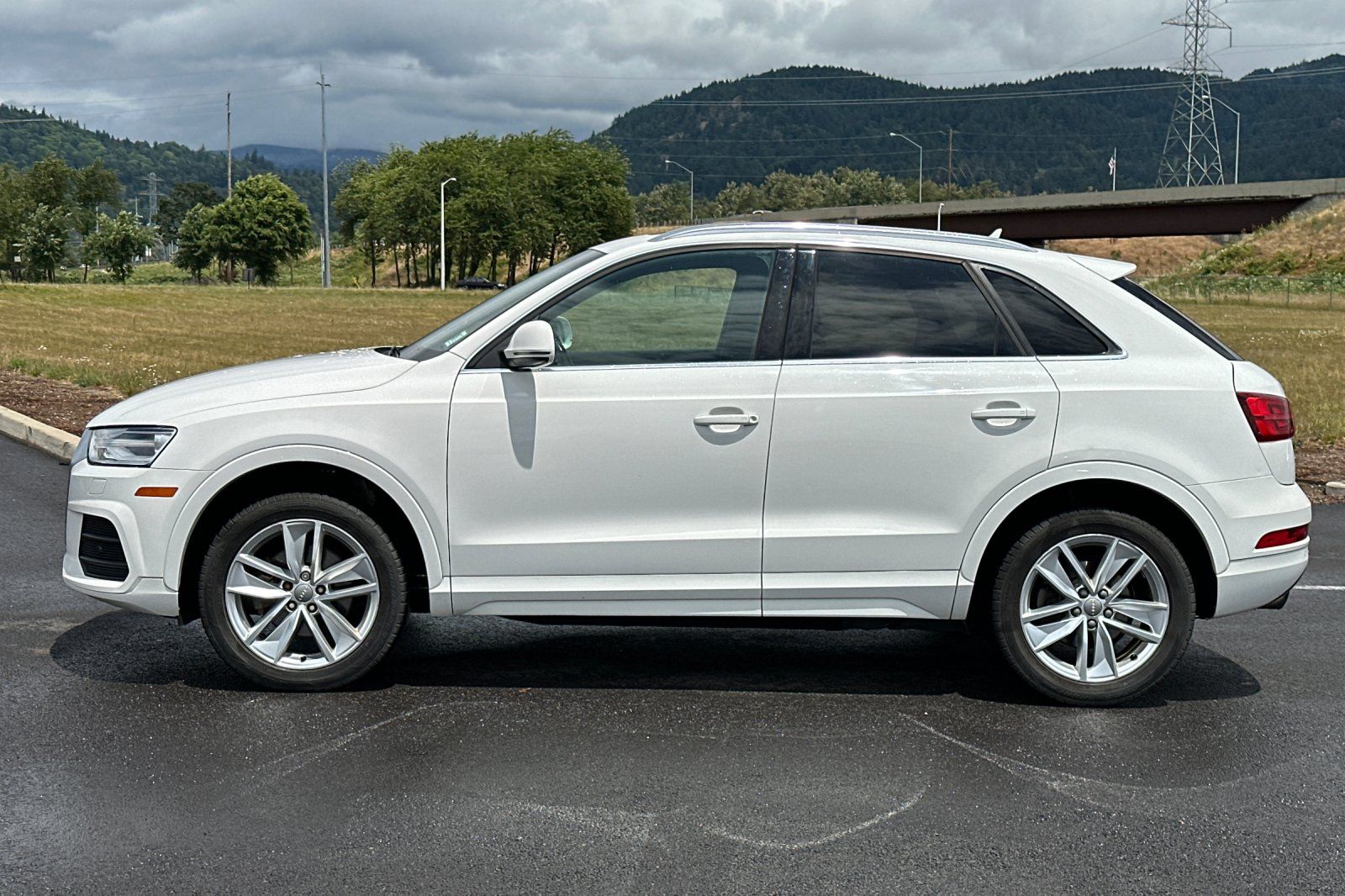 Vehicle image 8 of 34