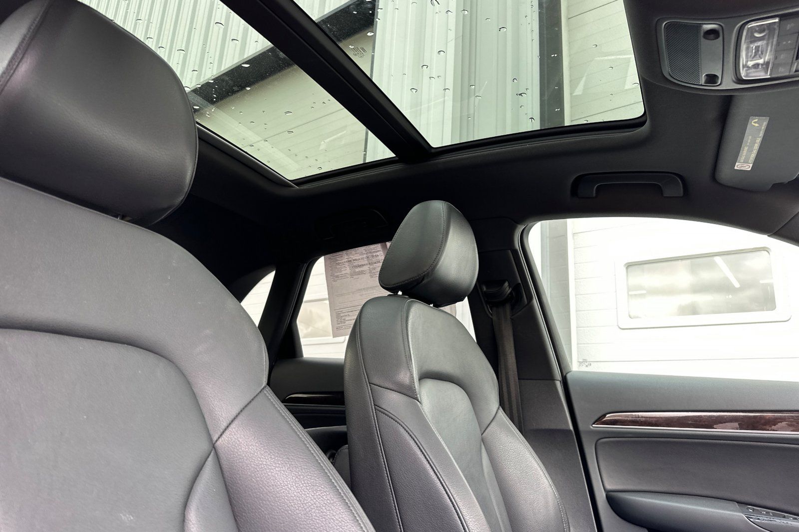 Vehicle image 11 of 34
