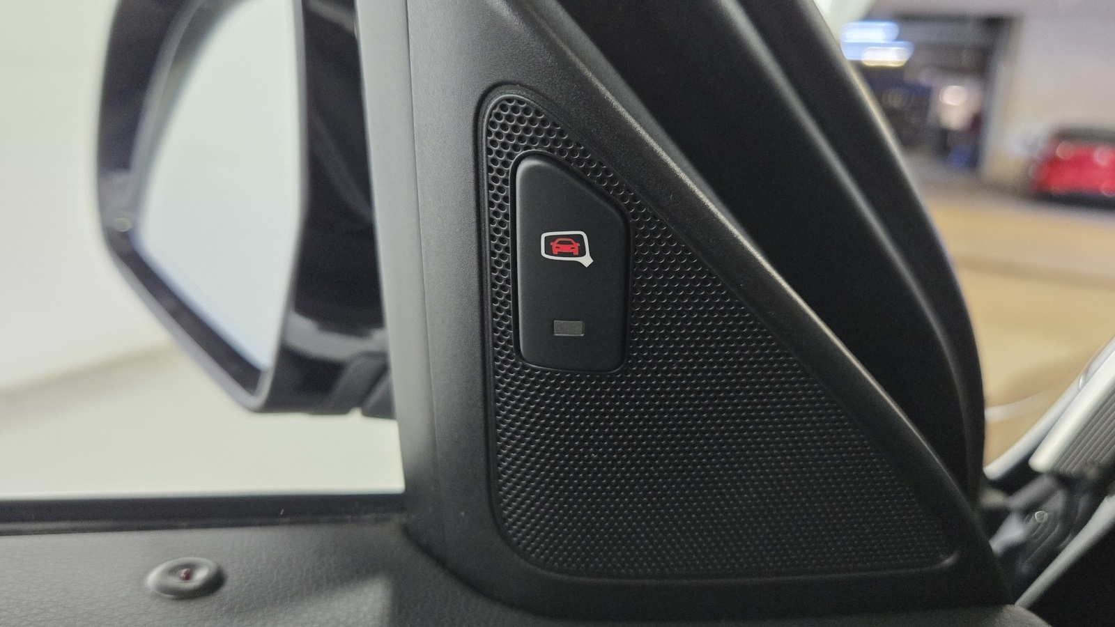 Vehicle image 21 of 36