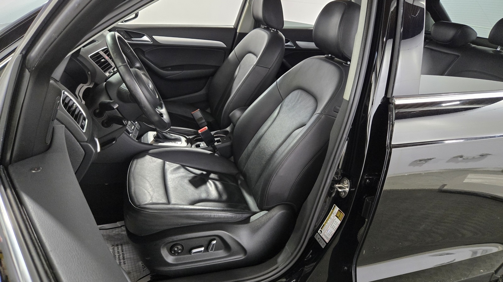Vehicle image 24 of 36