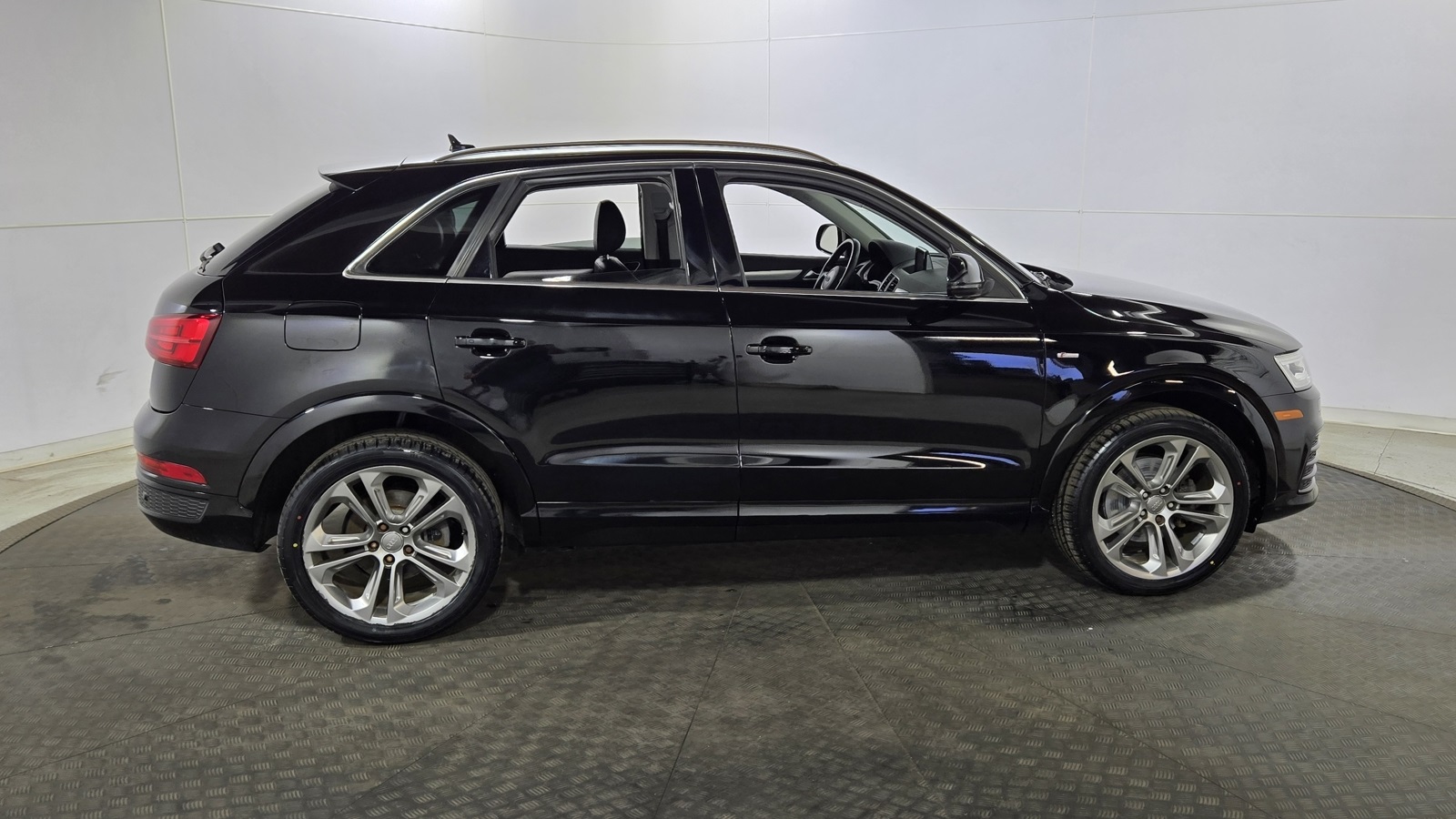Vehicle image 4 of 36