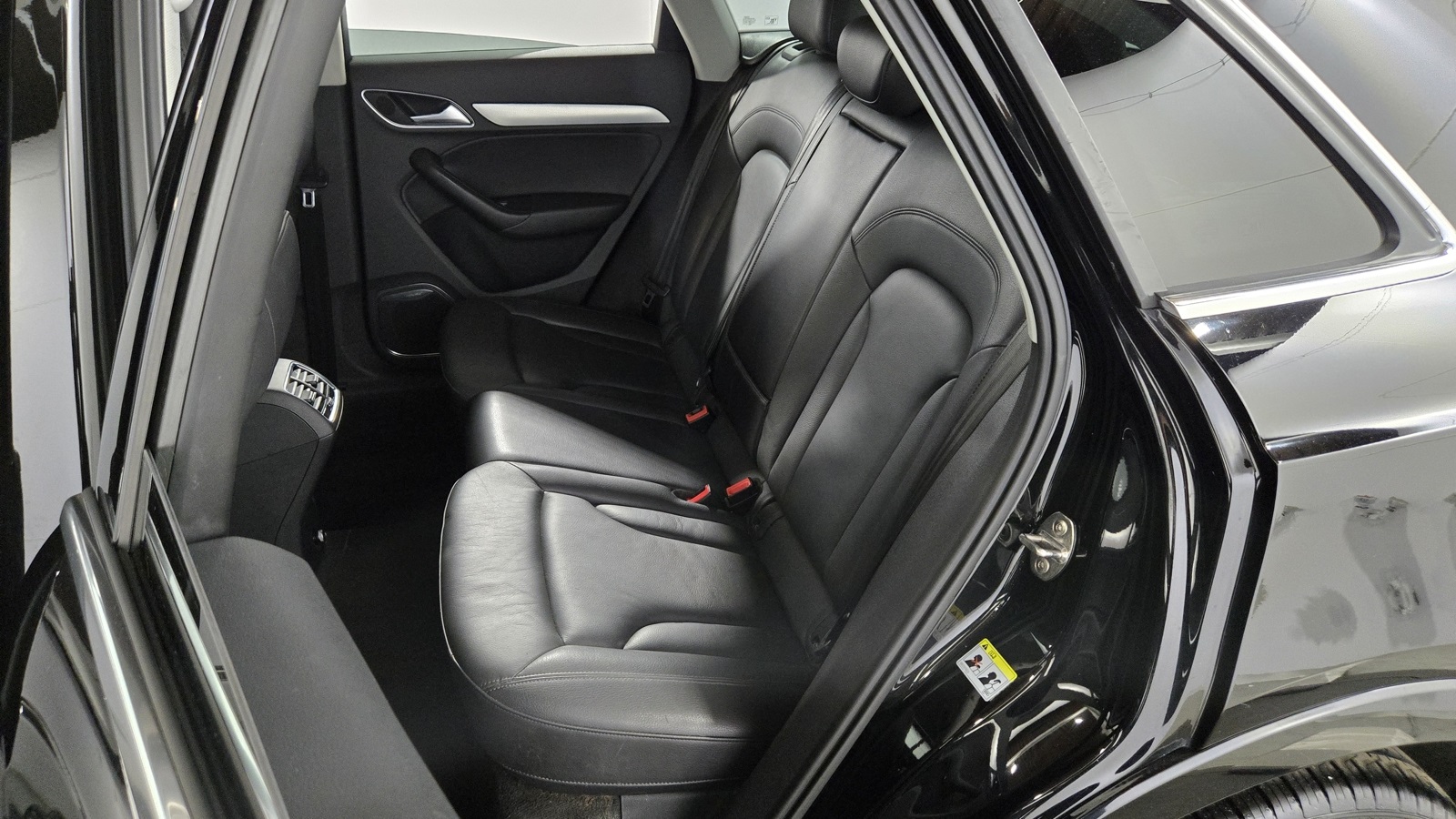 Vehicle image 26 of 36