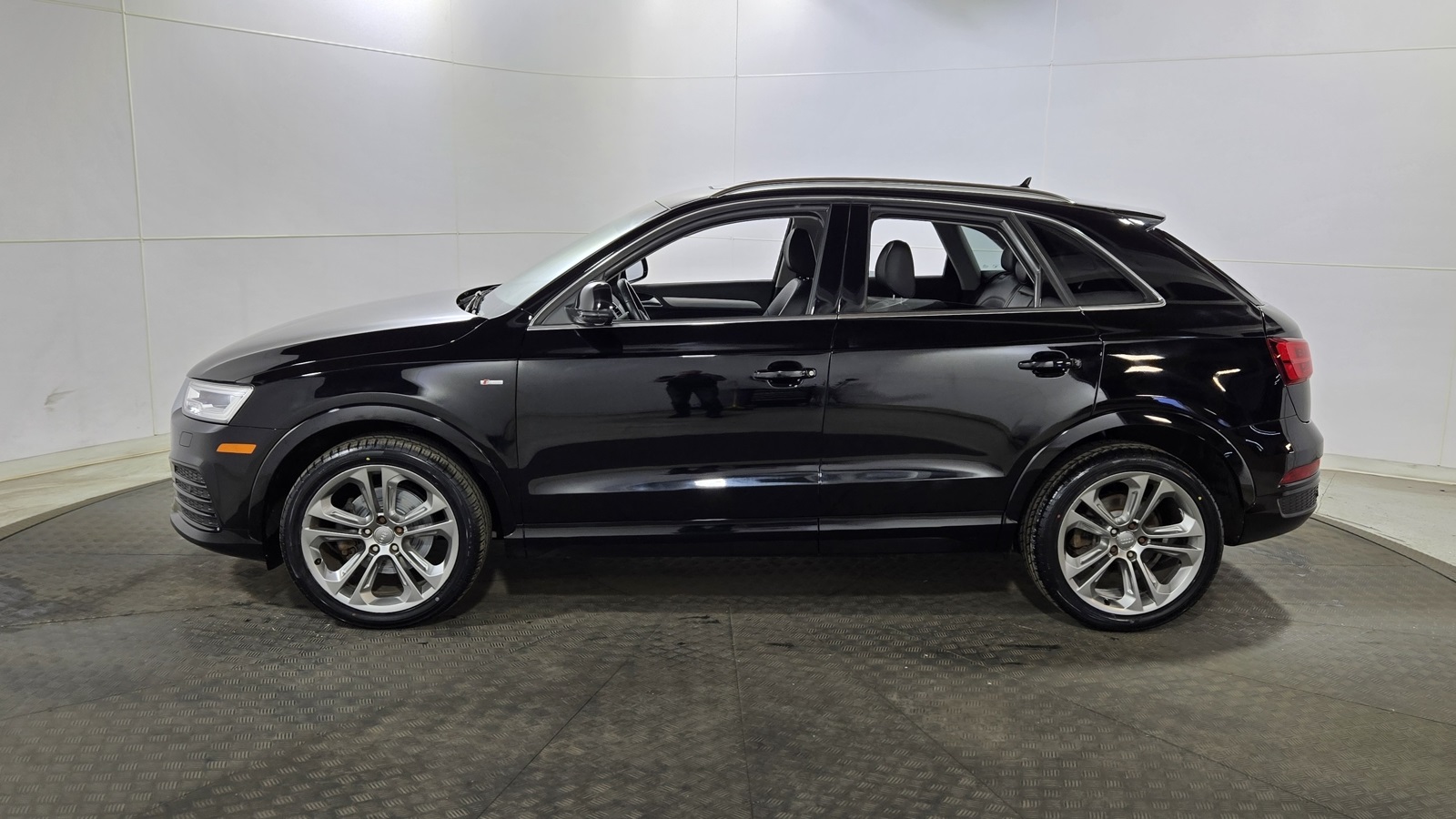 Vehicle image 8 of 36