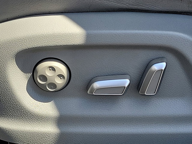 Vehicle image 23 of 25