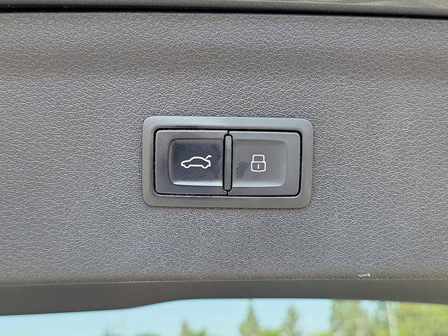 Vehicle image 22 of 25
