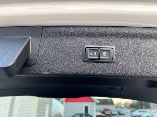 Vehicle image 16 of 17