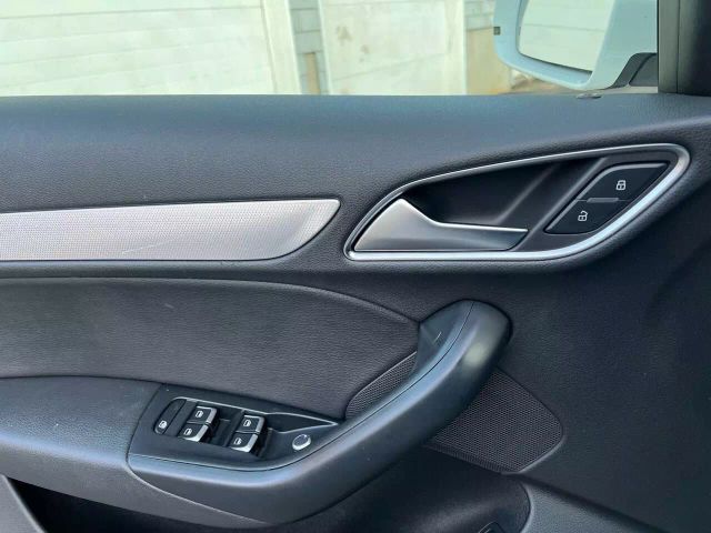 Vehicle image 11 of 17
