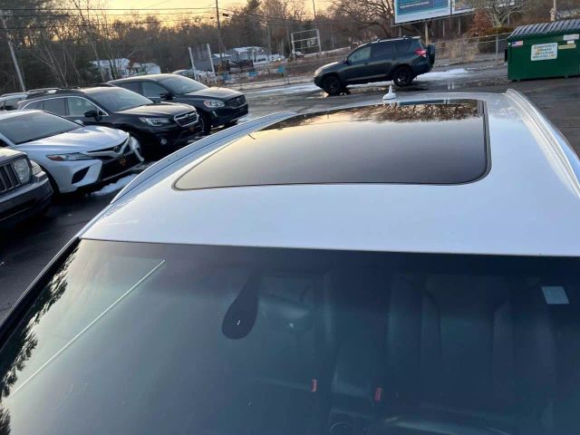 Vehicle image 7 of 17