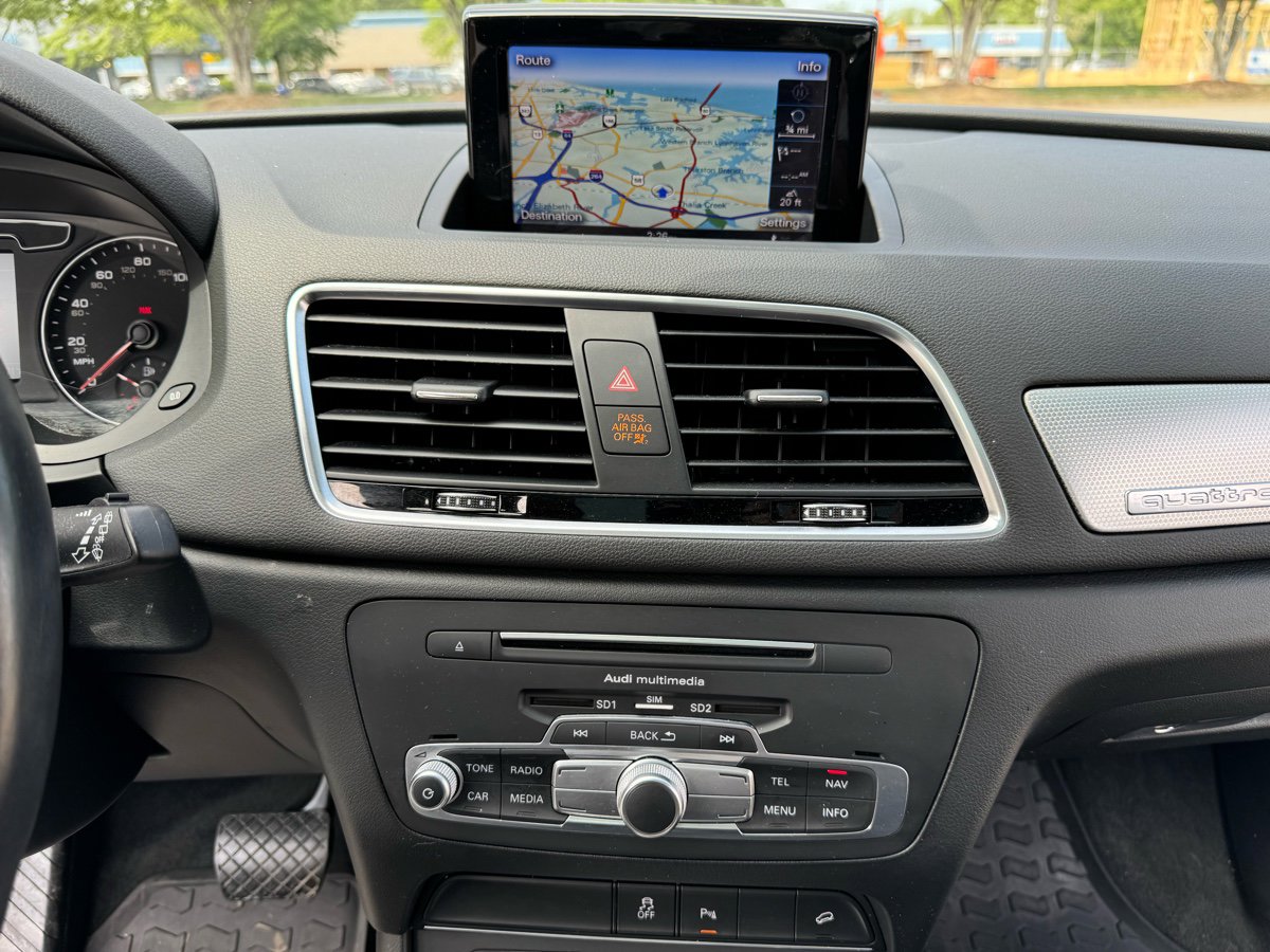Vehicle image 11 of 12