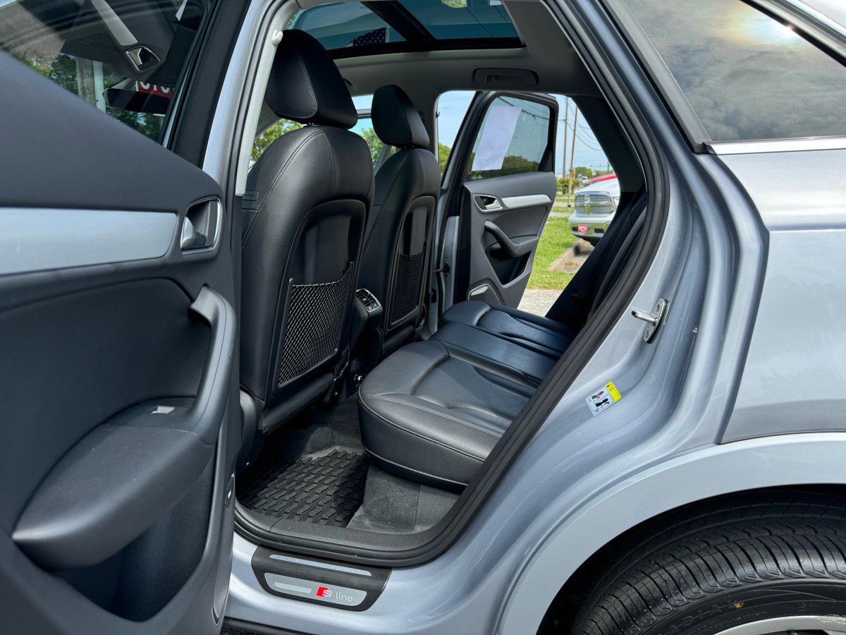 Vehicle image 9 of 12