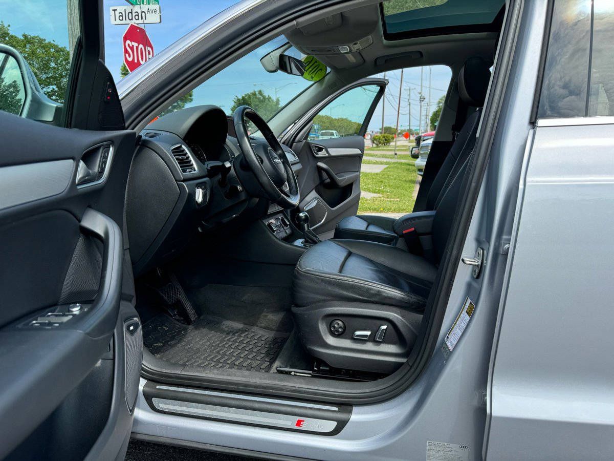 Vehicle image 7 of 12