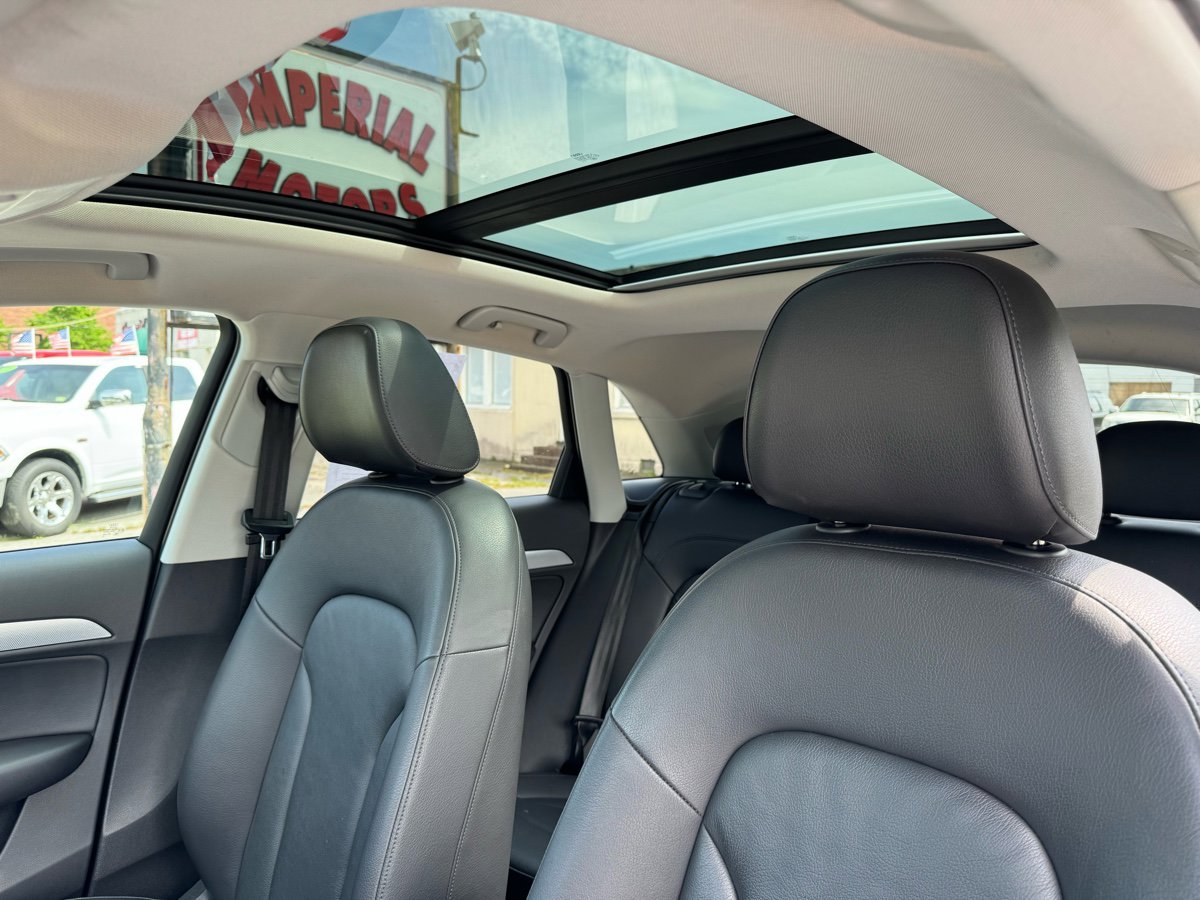 Vehicle image 8 of 12