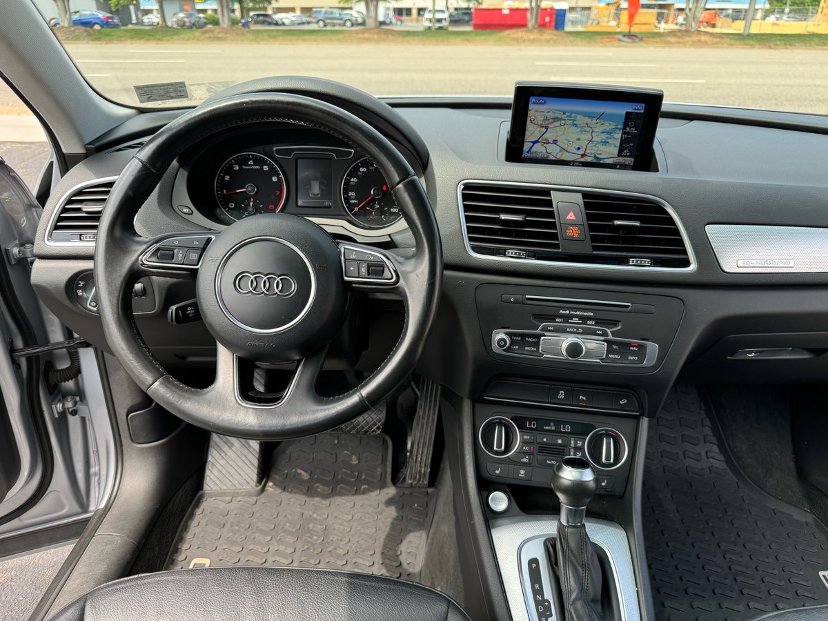 Vehicle image 10 of 12