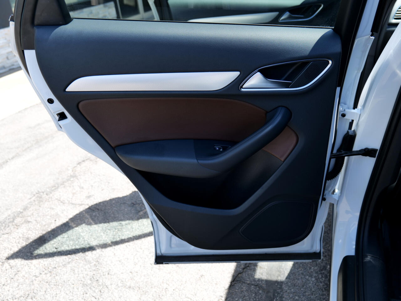 Vehicle image 66 of 100