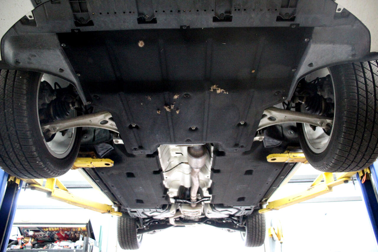 Vehicle image 94 of 100