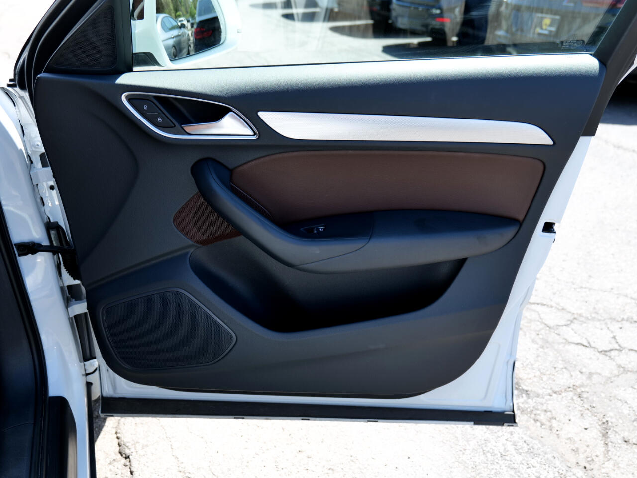 Vehicle image 55 of 100