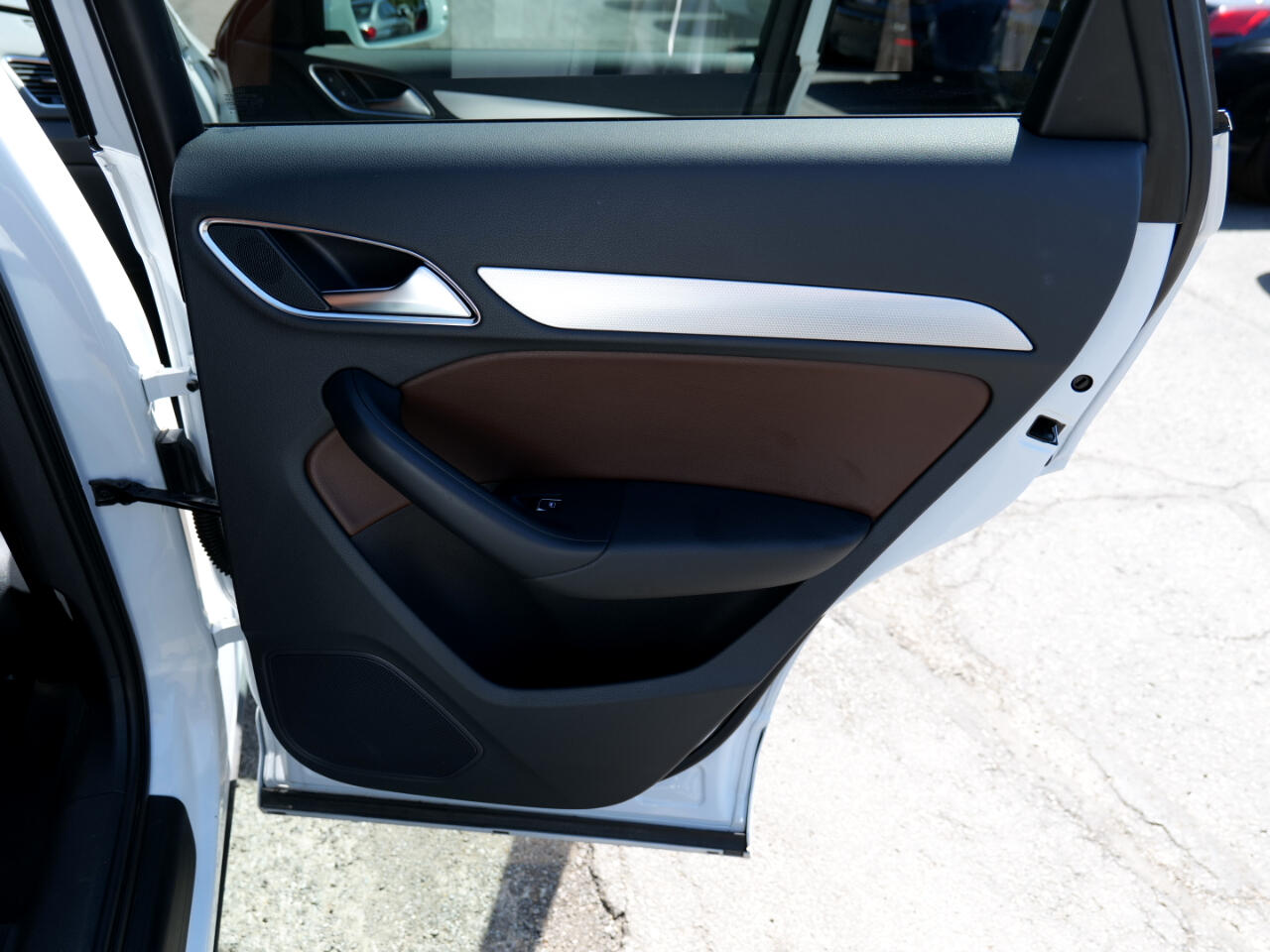 Vehicle image 62 of 100