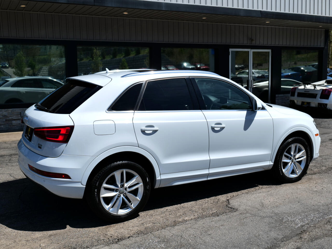 Vehicle image 22 of 100