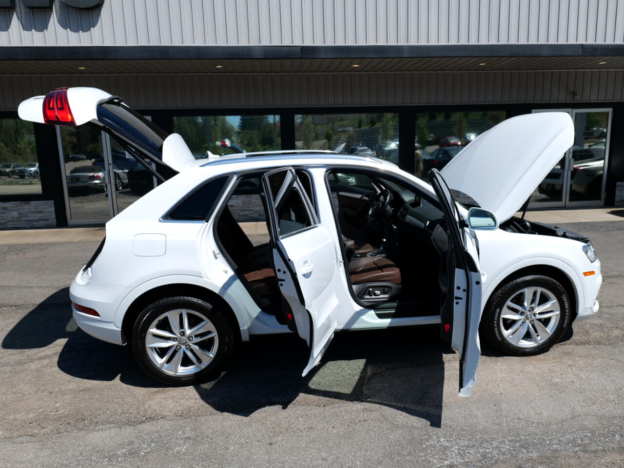 Vehicle image 19 of 100