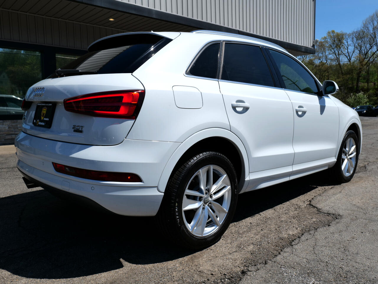 Vehicle image 23 of 100