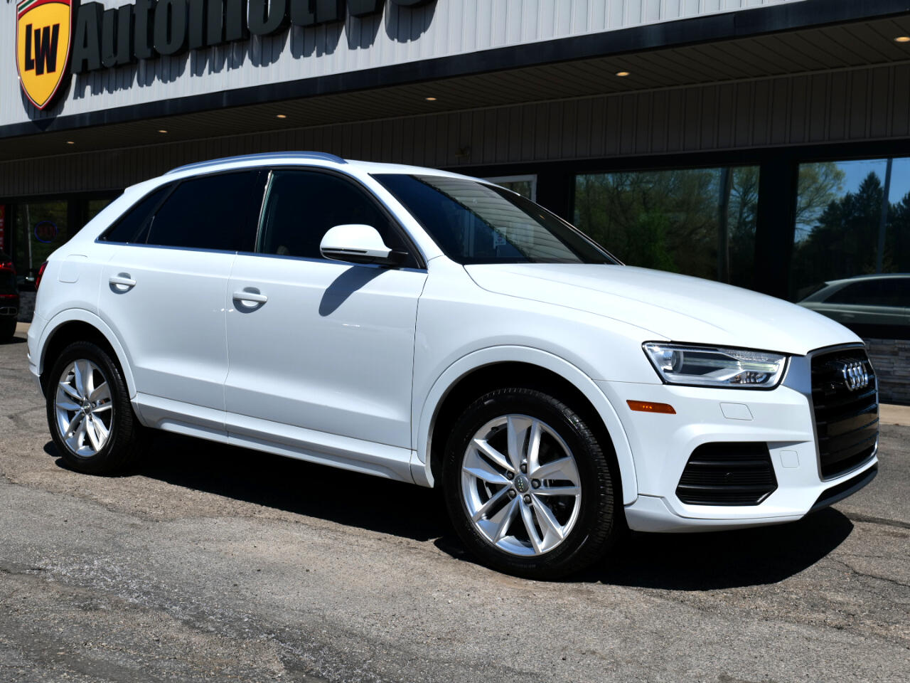 Vehicle image 16 of 100