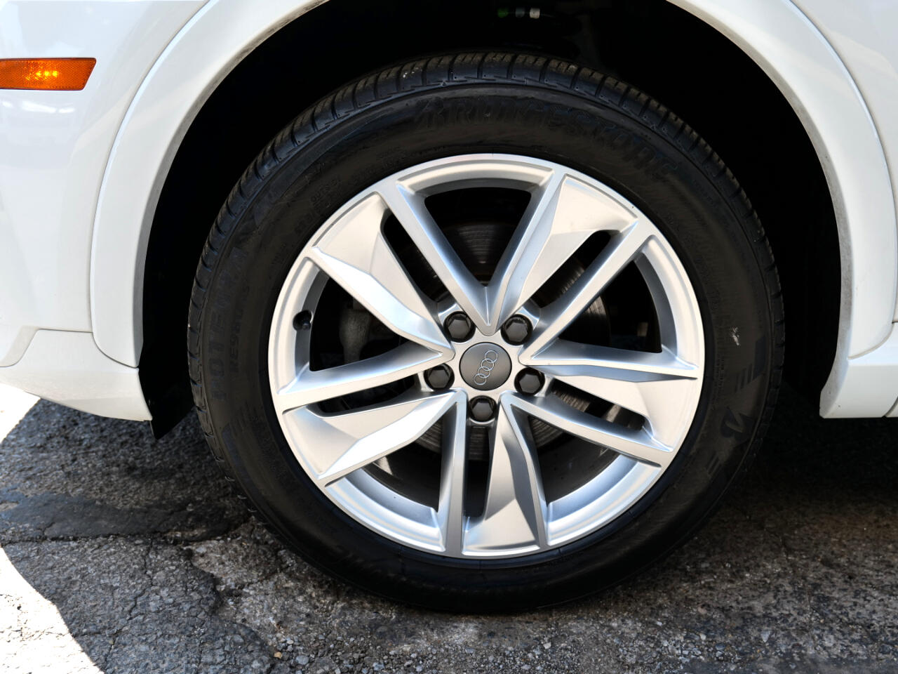Vehicle image 92 of 100