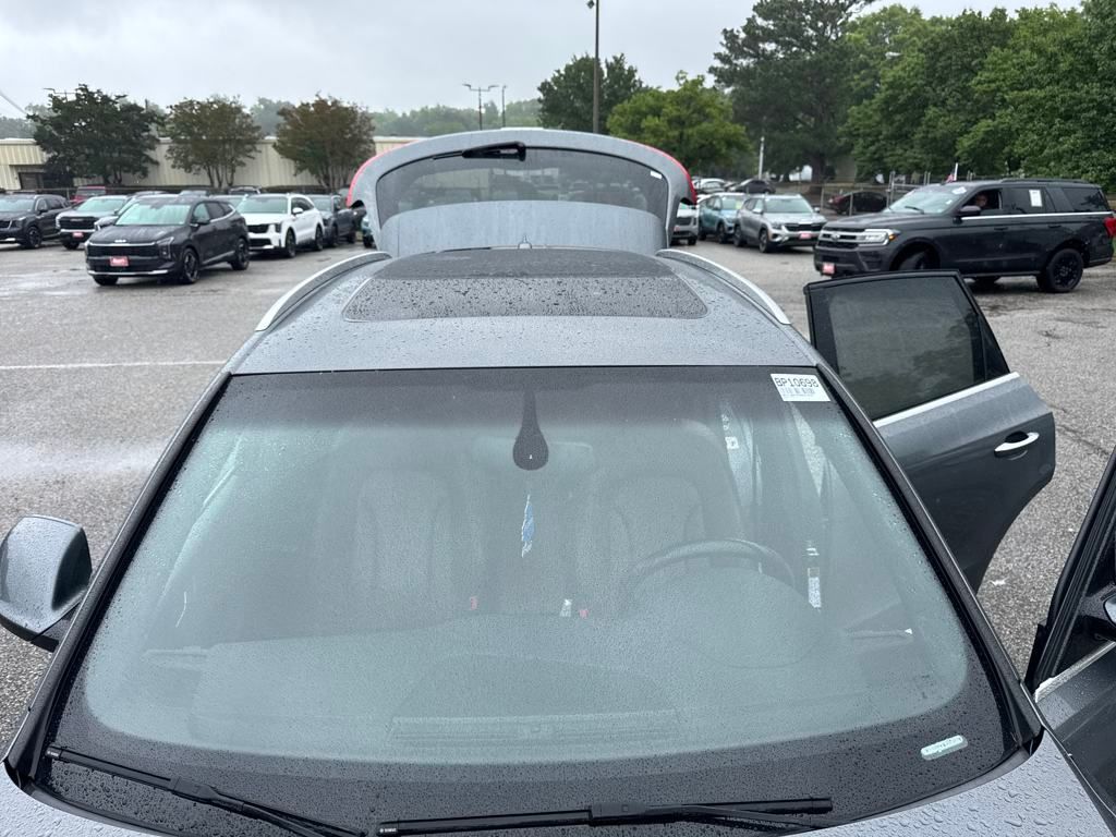 Vehicle image 14 of 23