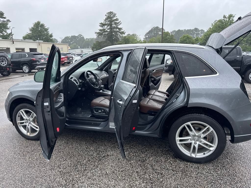 Vehicle image 12 of 23