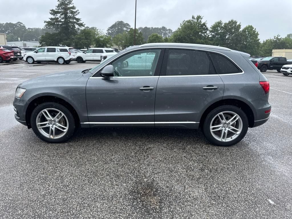Vehicle image 10 of 23