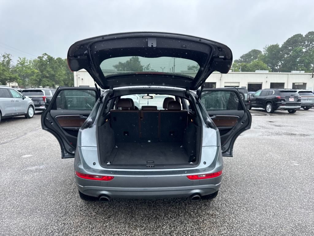 Vehicle image 13 of 23