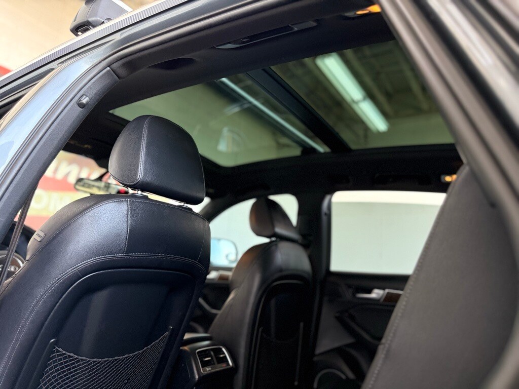 Vehicle image 38 of 43