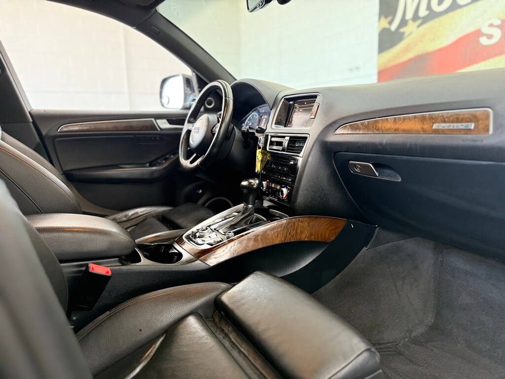 Vehicle image 26 of 43