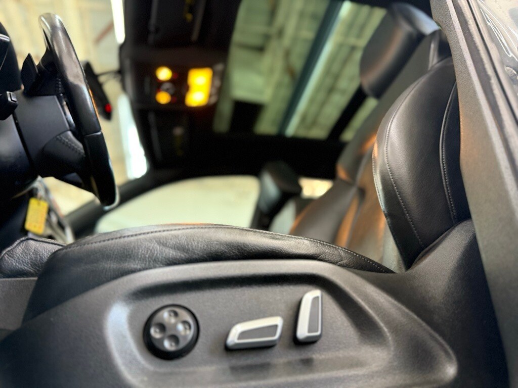 Vehicle image 42 of 43