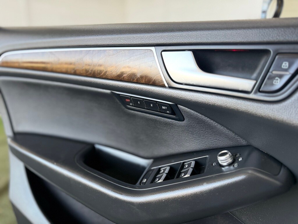 Vehicle image 32 of 43