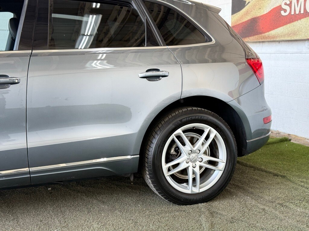 Vehicle image 9 of 43