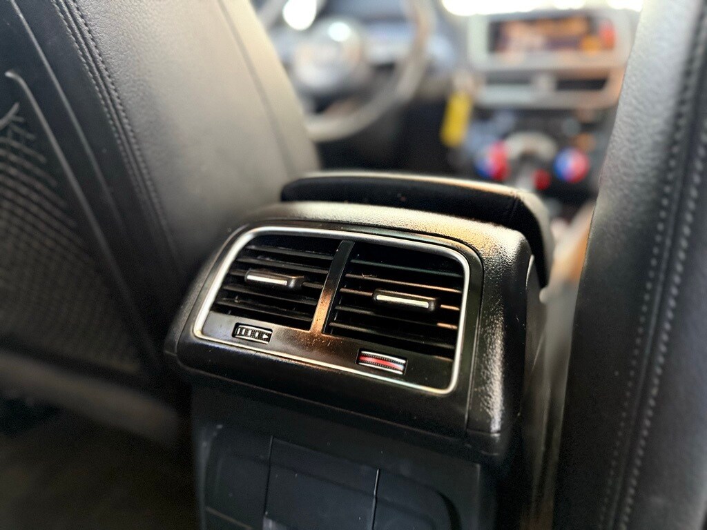 Vehicle image 35 of 43
