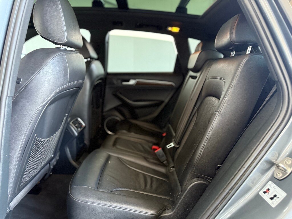 Vehicle image 23 of 43