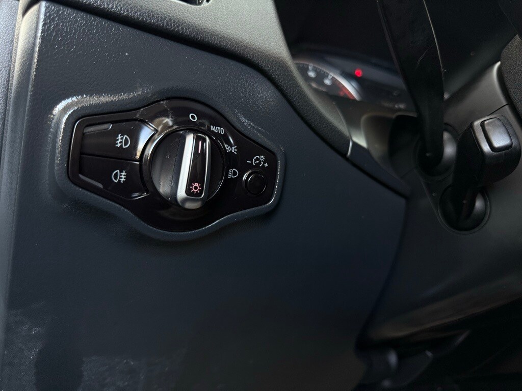 Vehicle image 36 of 43