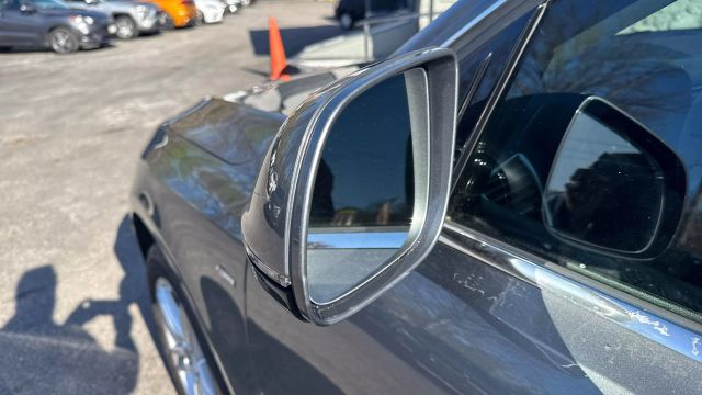 Vehicle image 18 of 43