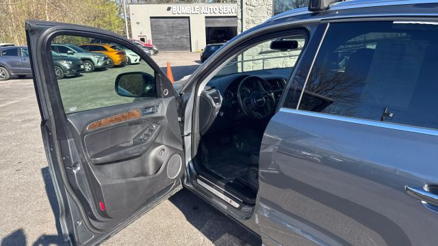 Vehicle image 9 of 43