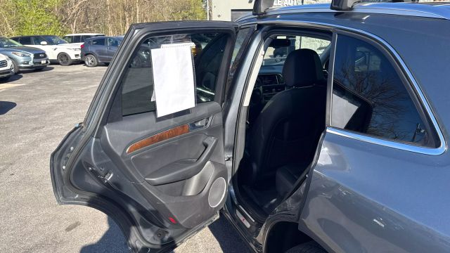 Vehicle image 10 of 43