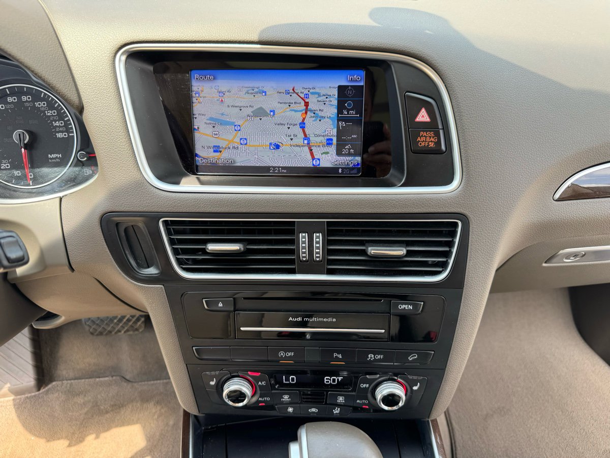 Vehicle image 11 of 12